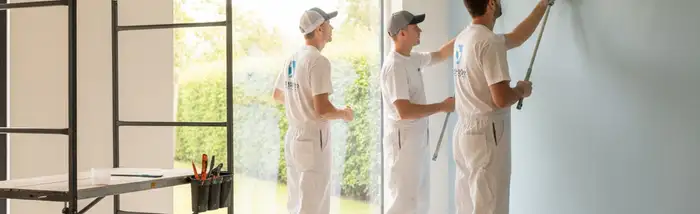 St Petersburg, FL painting company hero image for interior and exterior painting services